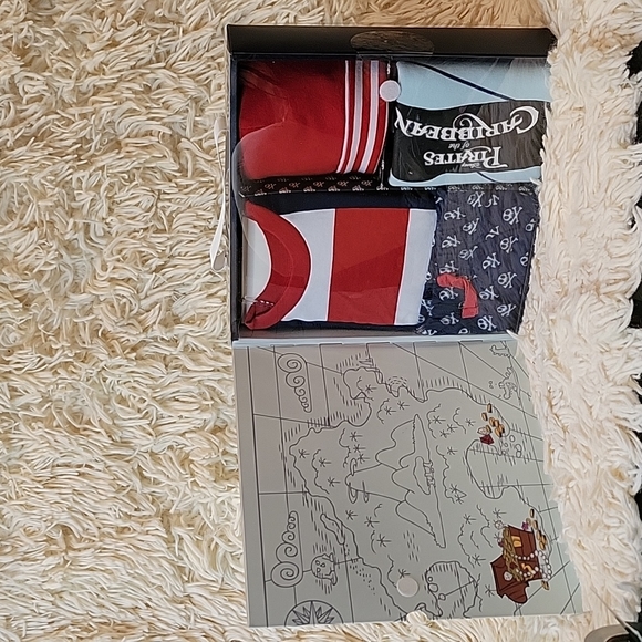 Disney Pirates of the Caribbean Newborn 4 Piece Layette Set - Picture 3 of 6